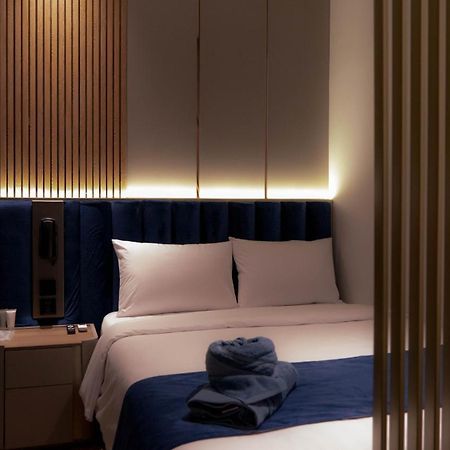 Qube Hotel By 98Hospitality Jakarta Bagian luar foto