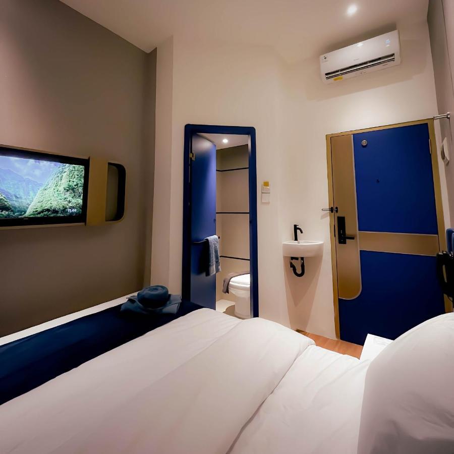 Qube Hotel By 98Hospitality Jakarta Bagian luar foto